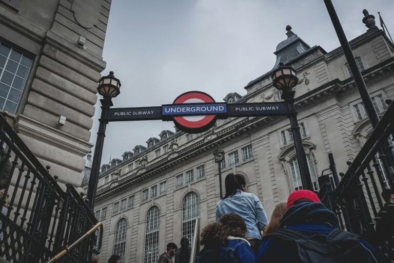 How Not to Stick Out as a Tourist in London