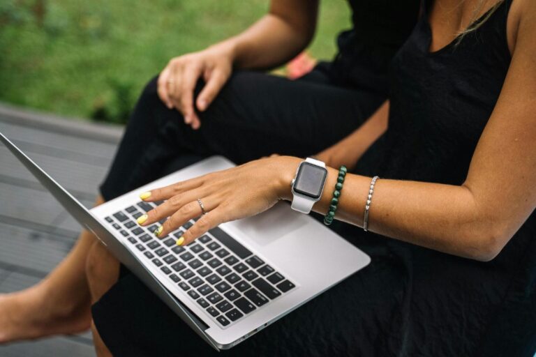 The Best Bracelets to Wear with Your Smartwatch Daily
